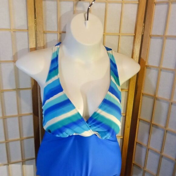 Catalina 2X One Piece Swimsuit - Picture 9 of 9